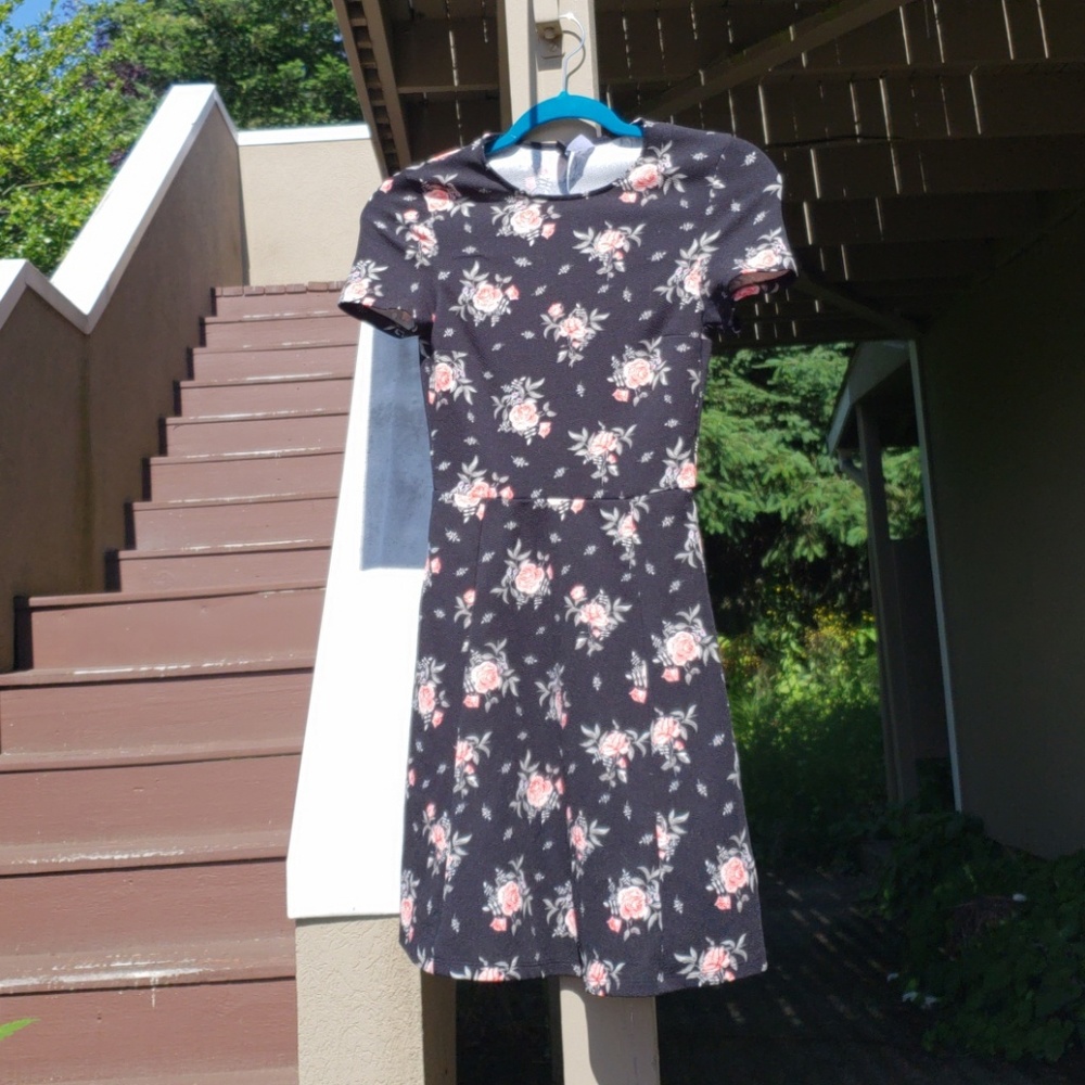 Short, Summery floral dress
